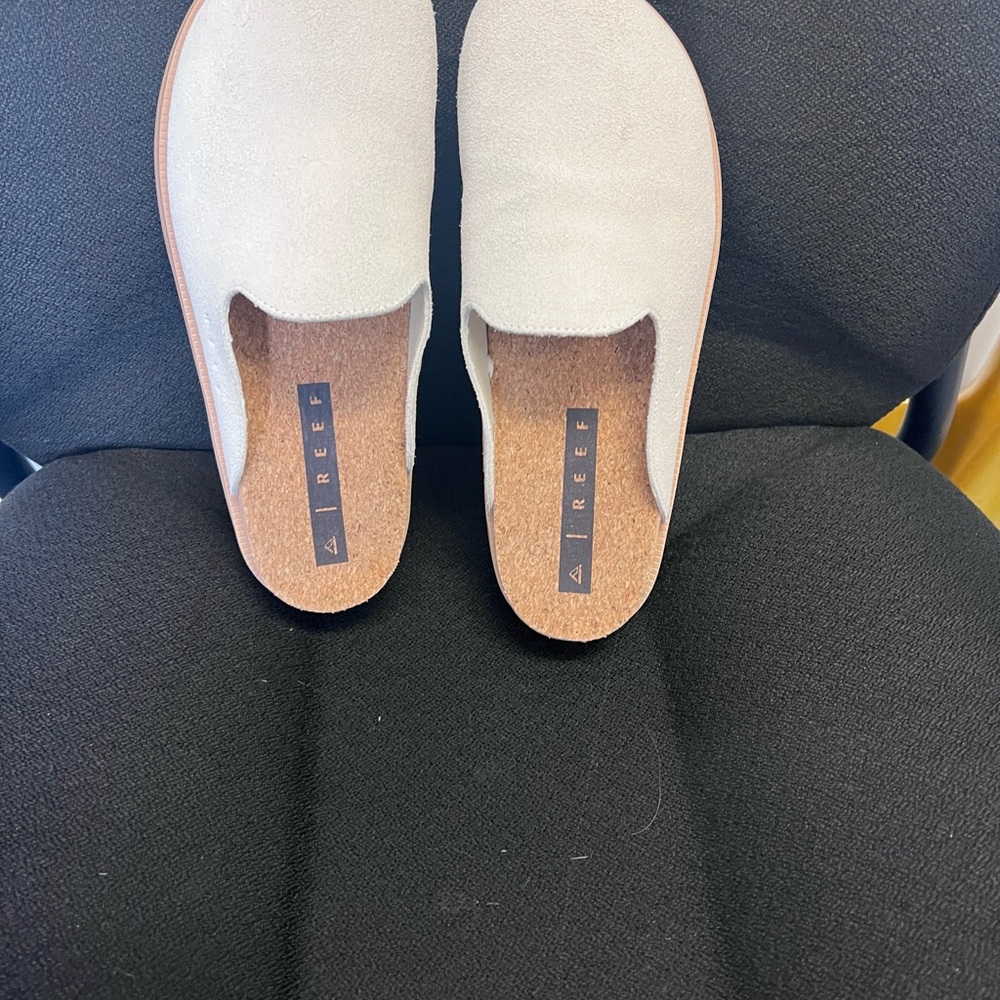 Reef Vista Skye modern clog in vintage suede color. Size 8 Almost brand new. - Picture 2 of 6